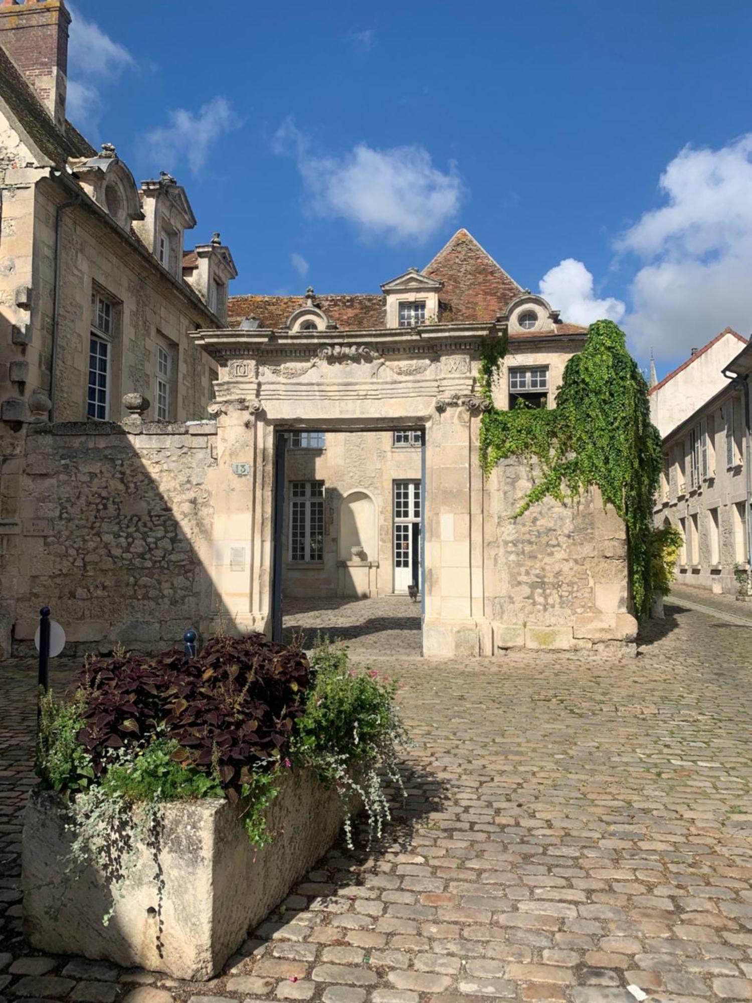 La Maison Saint Joseph Hotel Crépy-en-Valois Buitenkant foto